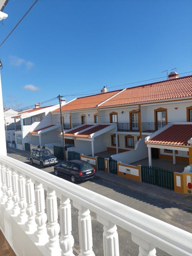 Lagoa Azul Guest House ヴィラ・ノヴァ・デ・ミルフォンテス エクステリア 写真