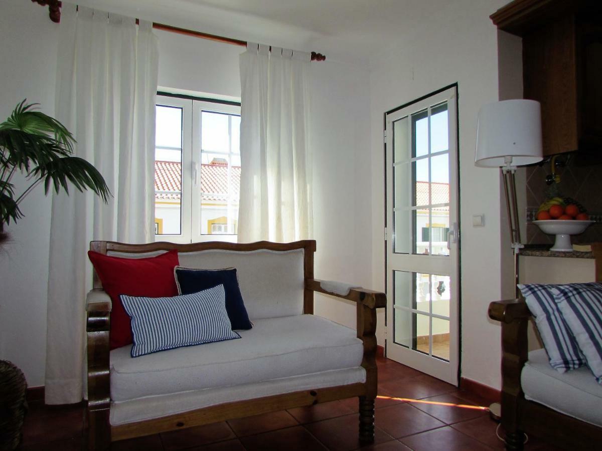 Lagoa Azul Guest House ヴィラ・ノヴァ・デ・ミルフォンテス エクステリア 写真