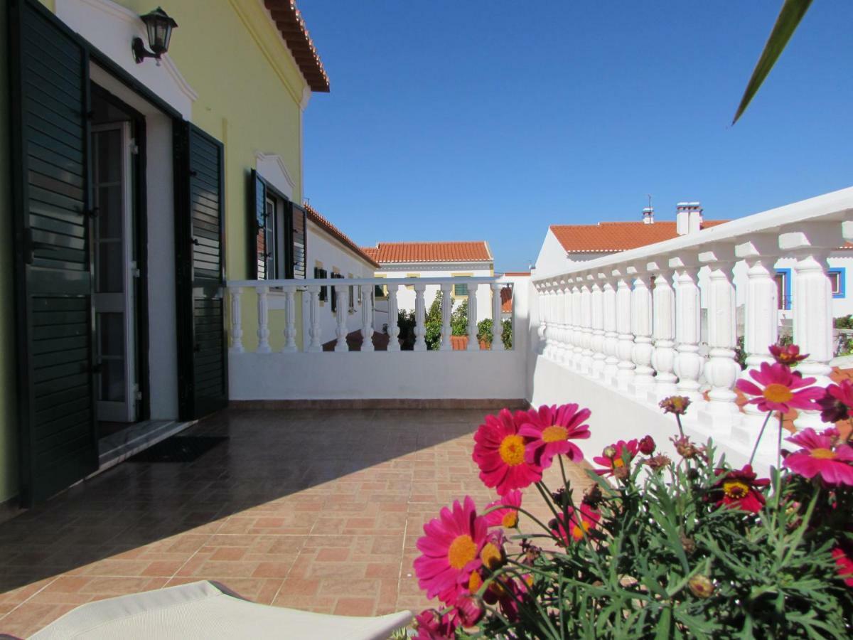 Lagoa Azul Guest House ヴィラ・ノヴァ・デ・ミルフォンテス エクステリア 写真